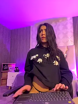 MAIILY TAY online show from 11.29.25