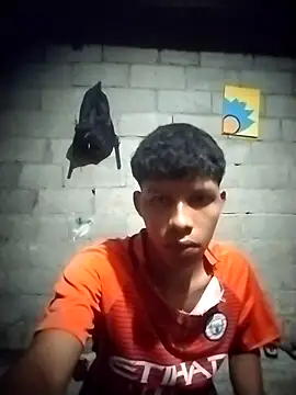 Snapshot of Brayanjuarez_10 chatting on 10.29.25 Brayanjuarez 10 online show from 10.29.25