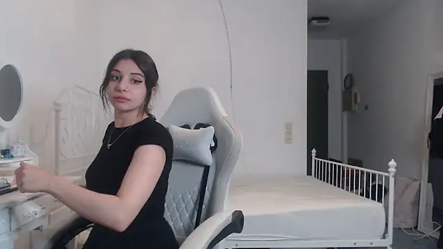 Snapshot of bellefleurrr chatting on 05.28.26 bellefleurrr online show from 05.28.26
