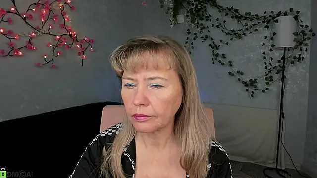 Carla Vogue online show from 12.02.25