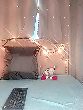 eva delight  online show from 11.18.25