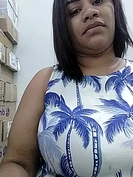 Snapshot of lovecarolyne chatting on 10.27.25 lovecarolyne online show from 10.27.25