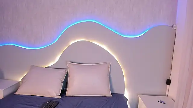 EmiliClarke online show from 01.17.26