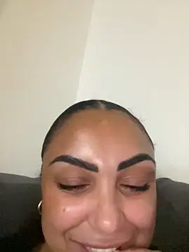 CaramelCarmenxox online show from 10.31.25