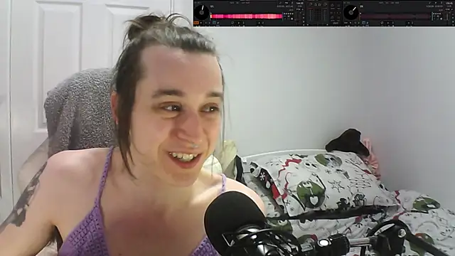 Snapshot of AdonisBlossoms chatting on 05.21.26 AdonisBlossoms online show from 05.21.26