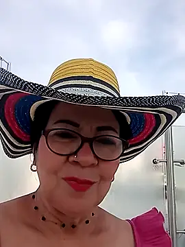 Snapshot of laliItaclark chatting on 04.30.26 laliItaclark online show from 04.30.26