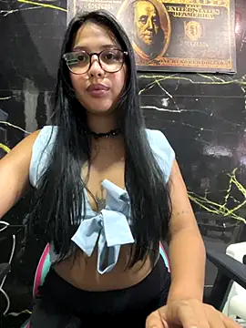 Snapshot of SaraChatChaud chatting on 10.25.25 SaraChatChaud online show from 10.25.25