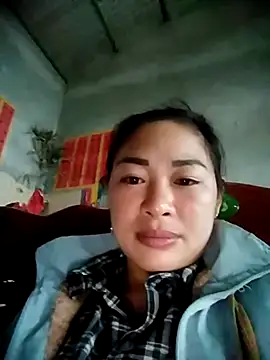 Snapshot of yeu-yeu chatting on 10.25.25 yeu-yeu online show from 10.25.25