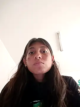YeseniaRodriguez3 online show from 11.14.25