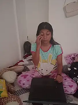 YeseniaRodriguez3 online show from 11.26.25