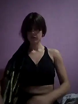 Snapshot of Aintzina chatting on 10.27.25 Aintzina online show from 10.27.25