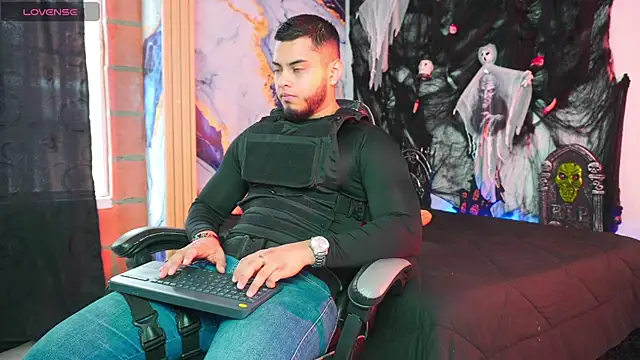 Tiler wolker online show from 10.31.25