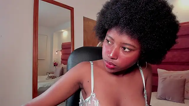 Snapshot of violeta_ruizz chatting on 11.05.25 violeta ruizz online show from 11.05.25