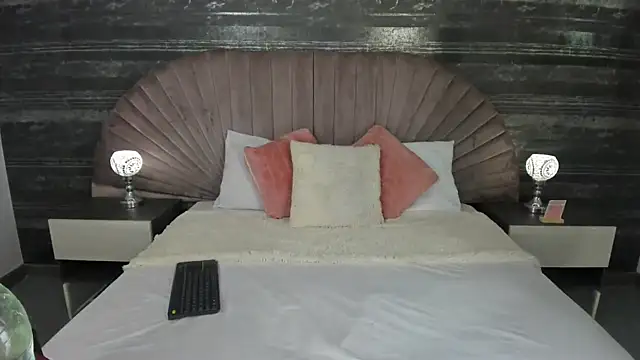 Nayla Monroee online show from 04.15.26