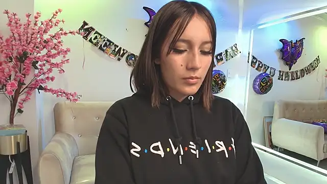 Lili scott online show from 10.29.25