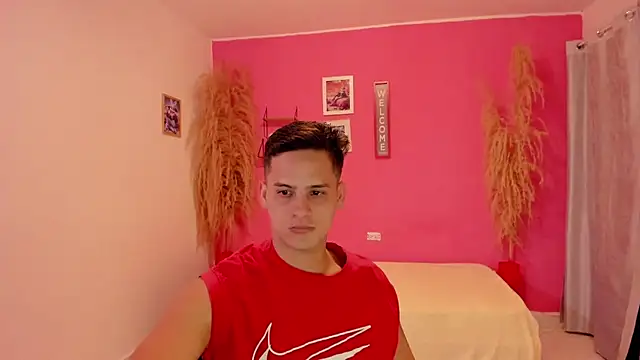 Snapshot of elmasmas01 chatting on 11.06.25 elmasmas01 online show from 11.06.25