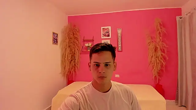 Snapshot of elmasmas01 chatting on 11.12.25 elmasmas01 online show from 11.12.25