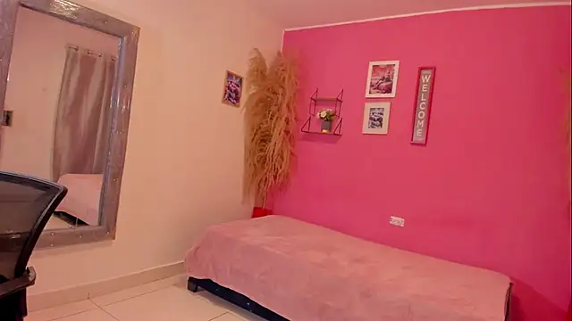 Snapshot of elmasmas01 chatting on 11.23.25 elmasmas01 online show from 11.23.25