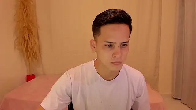 Snapshot of elmasmas01 chatting on 12.20.25 elmasmas01 online show from 12.20.25