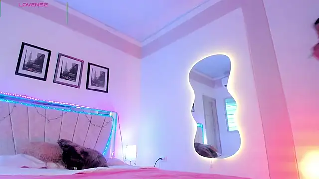 Sweetiee Aurora online show from 12.20.25