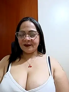 Snapshot of Angie_milf50 chatting on 10.29.25 Angie milf50 online show from 10.29.25