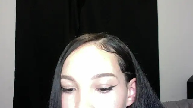 Snapshot of nikkiloveee chatting on 10.27.25 nikkiloveee online show from 10.27.25