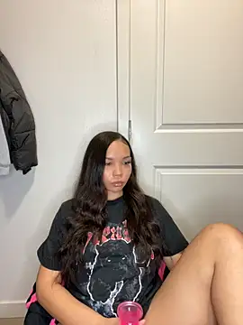 nikkiloveee online show from 11.26.25