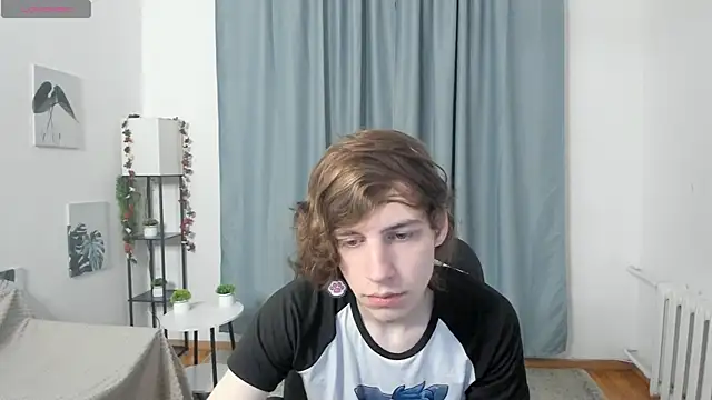 Snapshot of AvenGlow chatting on 12.15.25 AvenGlow online show from 12.15.25