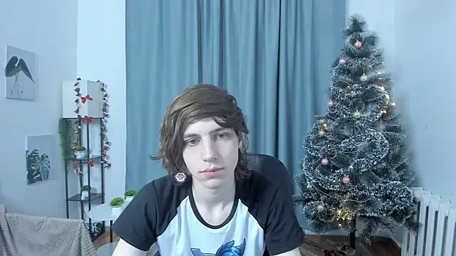 Snapshot of AvenGlow chatting on 12.19.25 AvenGlow online show from 12.19.25