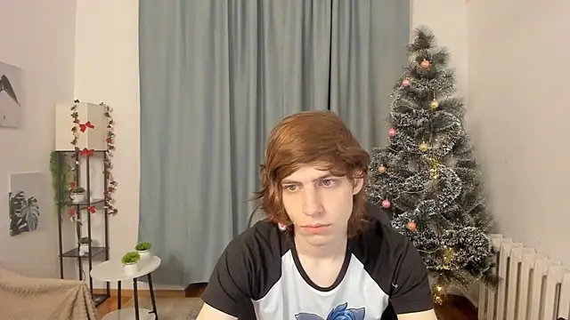 Snapshot of AvenGlow chatting on 12.20.25 AvenGlow online show from 12.20.25