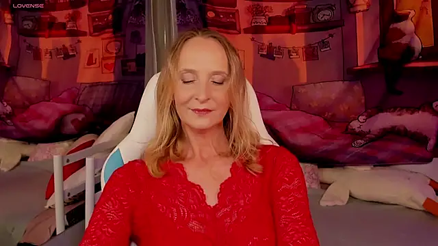 Snapshot of ScarlettPalmer chatting on 06.11.26 ScarlettPalmer online show from 06.11.26