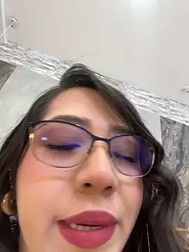 Hannahpradaa  online show from 12.17.25