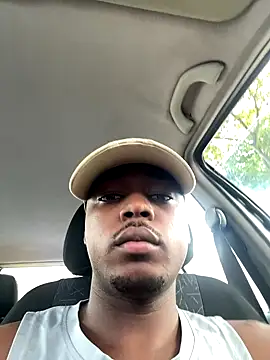 Snapshot of negrinho5 chatting on 10.27.25 negrinho5 online show from 10.27.25