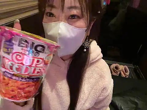 Snapshot of hitomi_desu chatting on 11.26.25 hitomi desu online show from 11.26.25