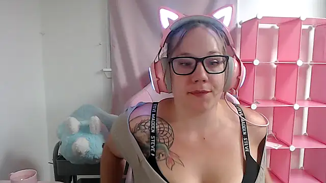 VixxyKitt3n online show from 10.27.25