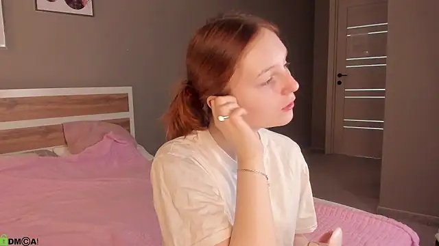 Snapshot of AngelWisee chatting on 05.19.26 AngelWisee online show from 05.19.26