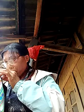 bella-la online show from 11.27.25