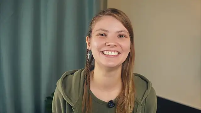 Snapshot of YoshieGradney chatting on 10.28.25 YoshieGradney online show from 10.28.25