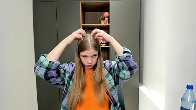 LuciaTiell online show from 10.28.25