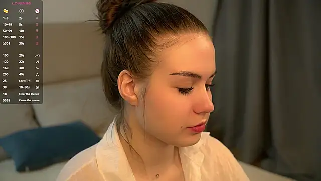 Snapshot of LoreeScialdone chatting on 11.15.25 LoreeScialdone online show from 11.15.25