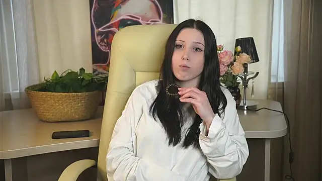 LorriCulpit online show from 10.29.25