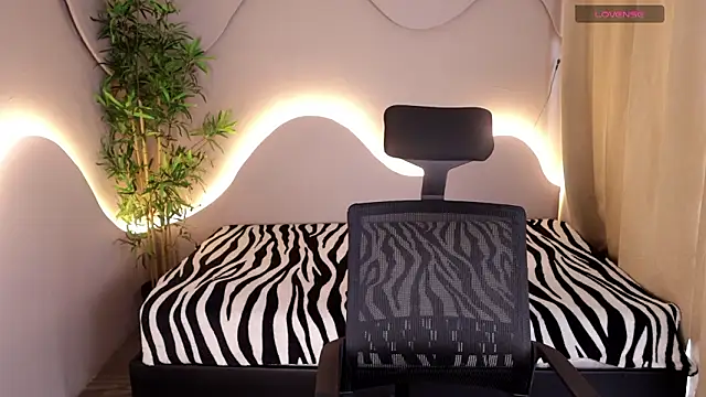 Snapshot of Meganpeach_ chatting on 02.05.26 Meganpeach online show from 02.05.26