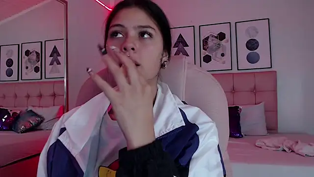 KikiVelvet online show from 01.15.26