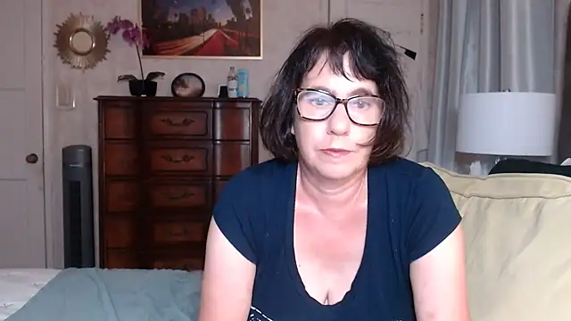 Snapshot of BigbustedBrenda chatting on 11.04.25 BigbustedBrenda online show from 11.04.25
