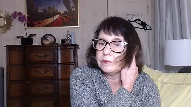 Snapshot of BigbustedBrenda chatting on 11.21.25 BigbustedBrenda online show from 11.21.25