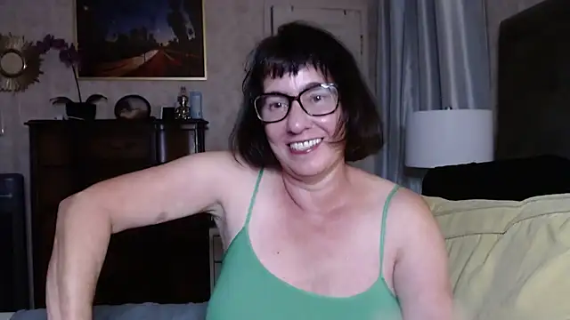 Snapshot of BigbustedBrenda chatting on 11.27.25 BigbustedBrenda online show from 11.27.25