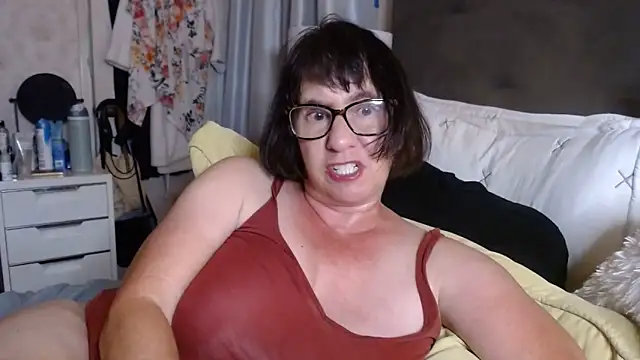 Snapshot of BigbustedBrenda chatting on 05.30.26 BigbustedBrenda online show from 05.30.26