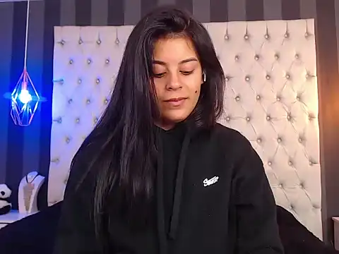 Camile Petite online show from 11.05.25