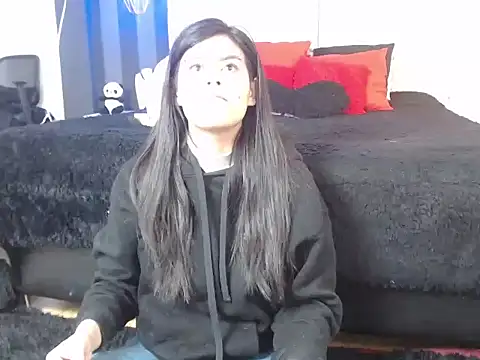 Camile Petite online show from 12.04.25