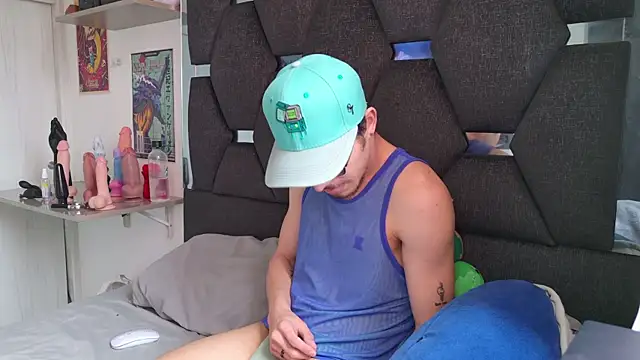 Snapshot of J-Moo chatting on 11.11.25 J-Moo online show from 11.11.25